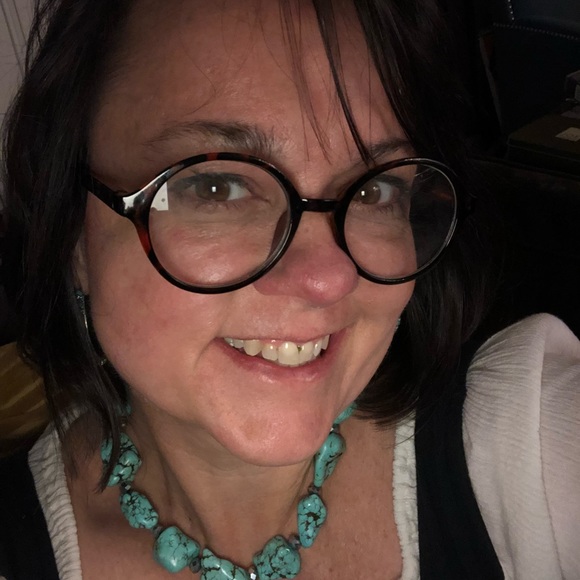 Meet your Posher, Julie - Picture 1 of 1